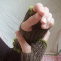 Frill Mitts